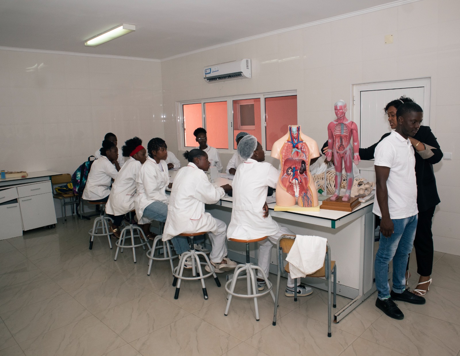 Rede de Colégios Nossa Senhora da Anunciação :A Importância da Formação Prática e Teórica.